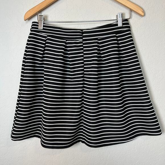 Blue Rain Women's Black and White‎ Stripe Pleated Mini Skirt Size L NEW - Picture 2 of 7